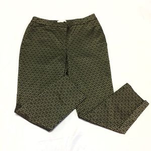 Chico’s Size 2 Black and Gold Patterned Crops